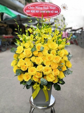 gio hoa hong vang dep