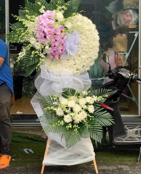 kinh dang tiec thuong